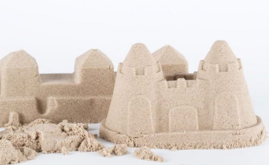 Kinetický piesok – prírodný – 3kg + formičky, pieskovisko zadarmo